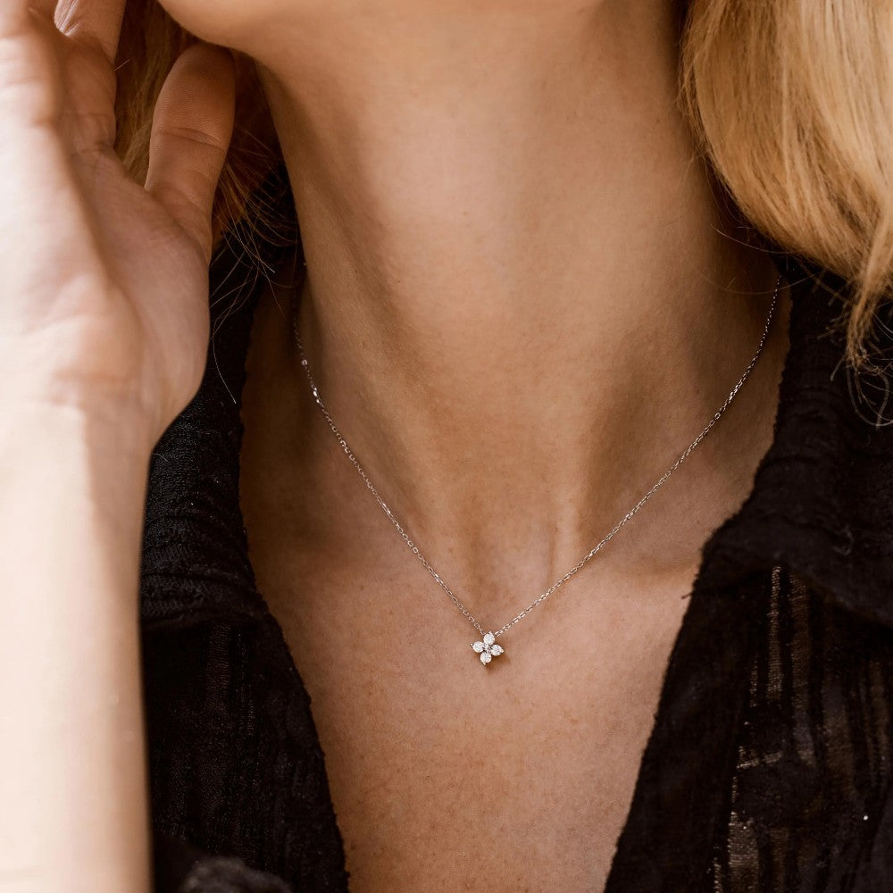 Clover Clavicle Necklace