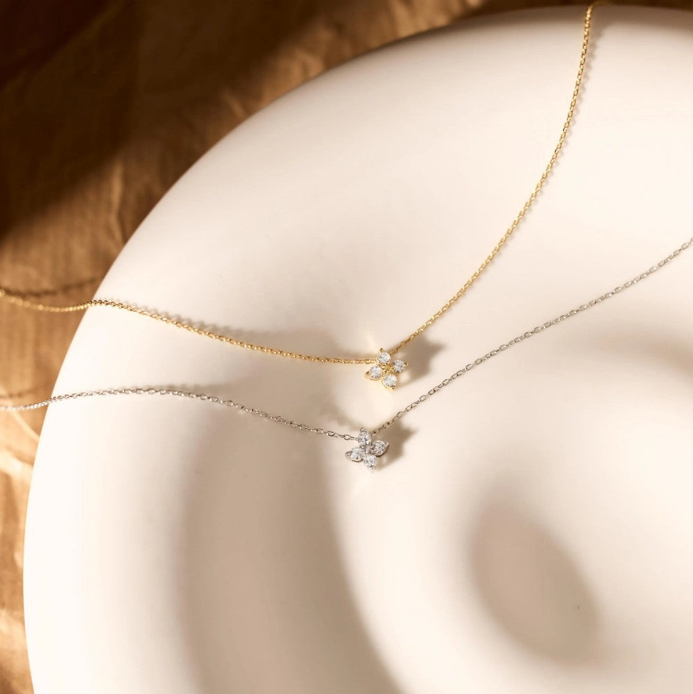 Clover Clavicle Necklace